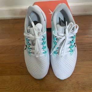 WMNS Nike Air Pegasus 38